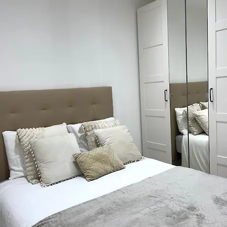 Claudia Arena Apartment *