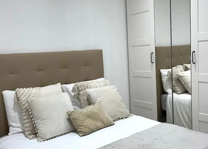 Claudia Arena Daire *